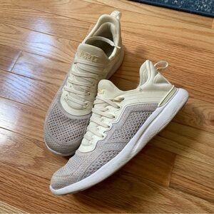 APL Techloom Tracer knit sneaker athletic shoes sz 7 cream blush